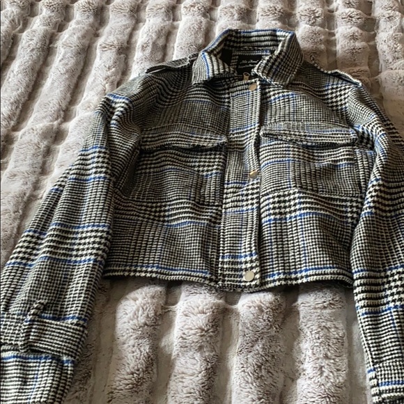 Crop Blazer! - Picture 2 of 4